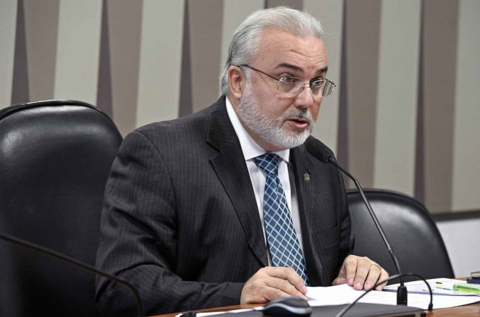 Carlos Eduardo deve perder o PDT para Prates