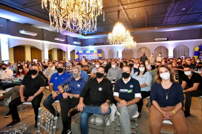 Em evento com Doria, Ezequiel mostra força do PSDB no RN