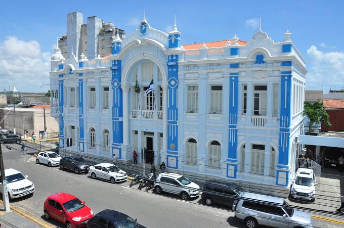 Álvaro só anunciará nome do candidato a prefeito no início do ano